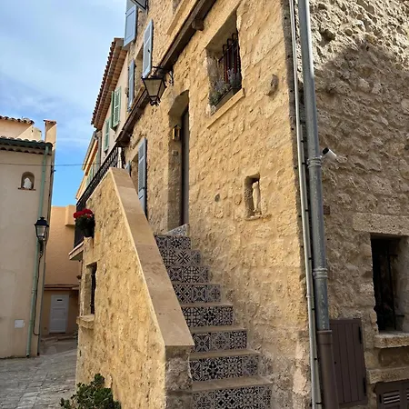 Апартаменты La Pablita By Evasion Riviera, Vieil Antibes, Remparts Антиб
