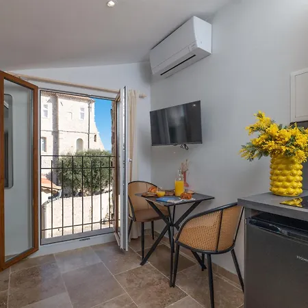 Апартаменты La Pablita By Evasion Riviera, Vieil Antibes, Remparts Антиб