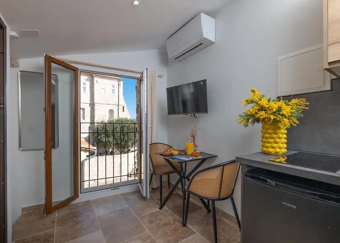 Apartment La Pablita By Evasion Riviera, Vieil Antibes, Remparts Antibes